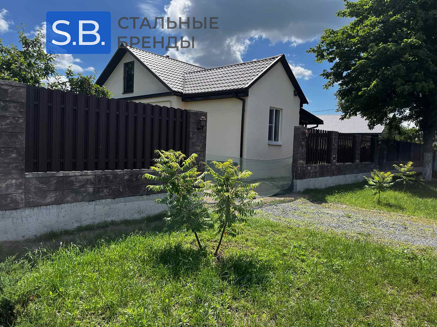 Забор из блоков с штакетником