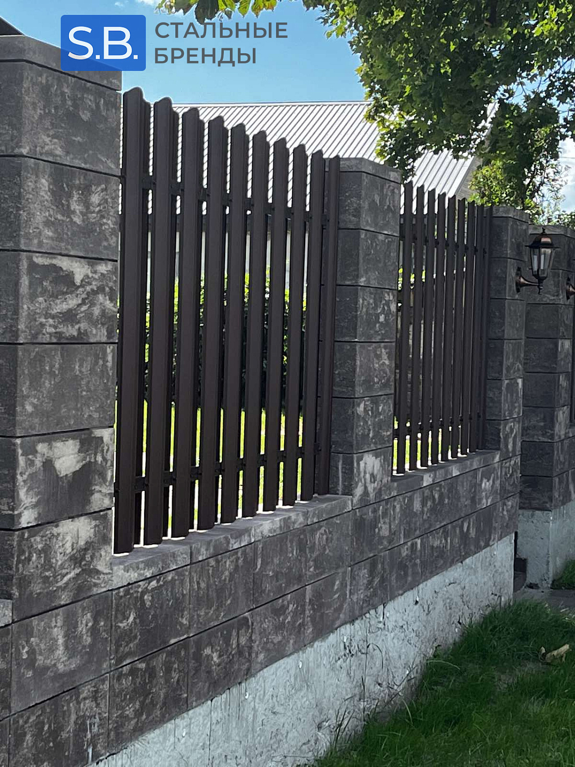 Забор из блоков с штакетником